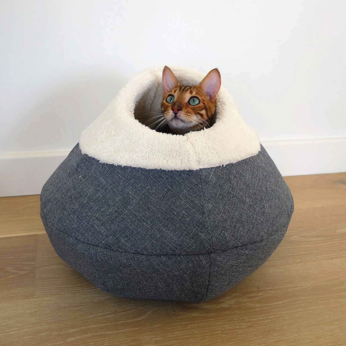 40 Winks Round Cosy Plush Cat Cave